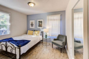 Walk to the Best of Midtown Charming Cottage
